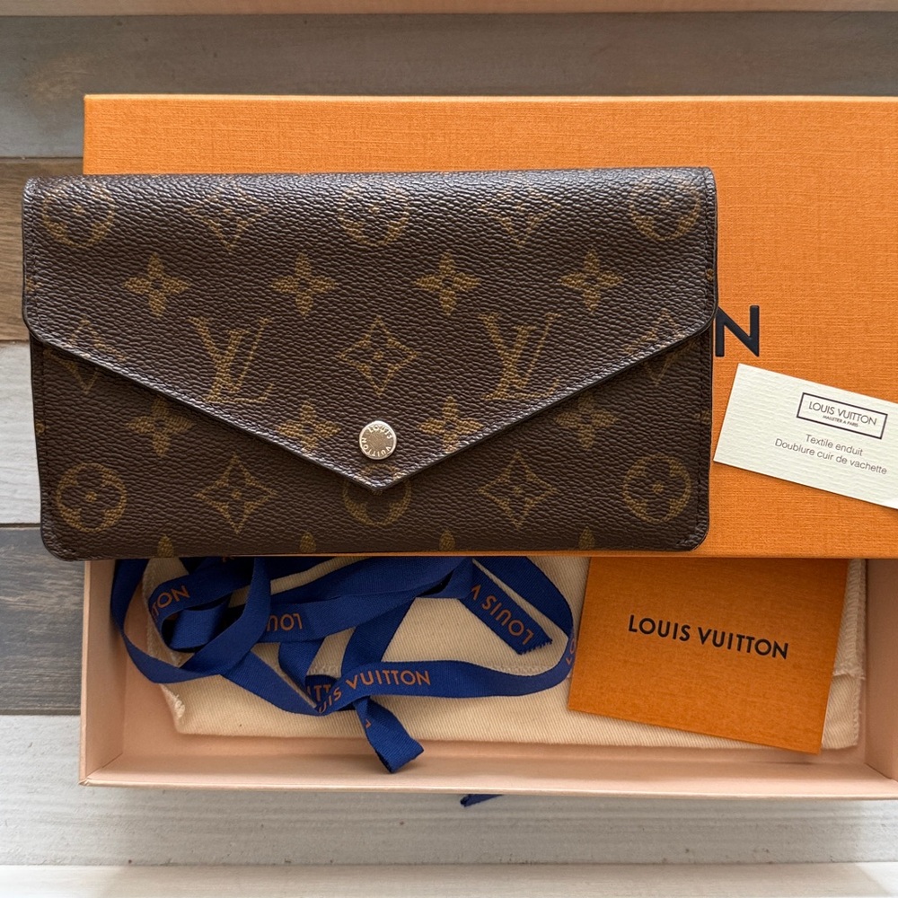Louis Vuitton Monogram Jeanne wallet with card holder insert, box, and dust bag